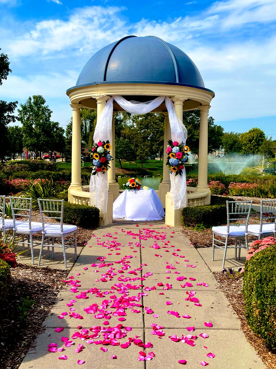 MamaRuskin's tweet photo. Beautiful day for a wedding 💜🙏💍
Love is infinite! https://t.co/VZyb5YIuHu