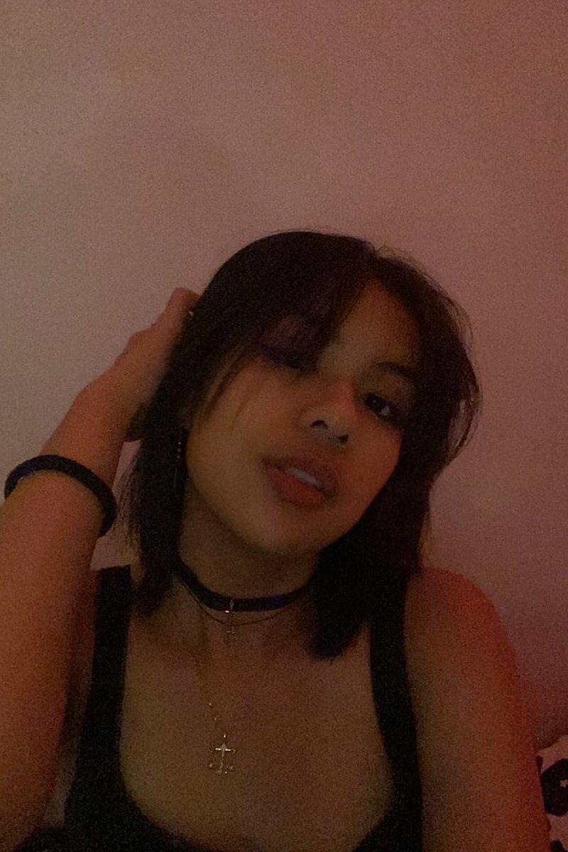 shoiee_'s tweet photo. You like short-haired girls? Alright. https://t.co/nnDZLZWzKK