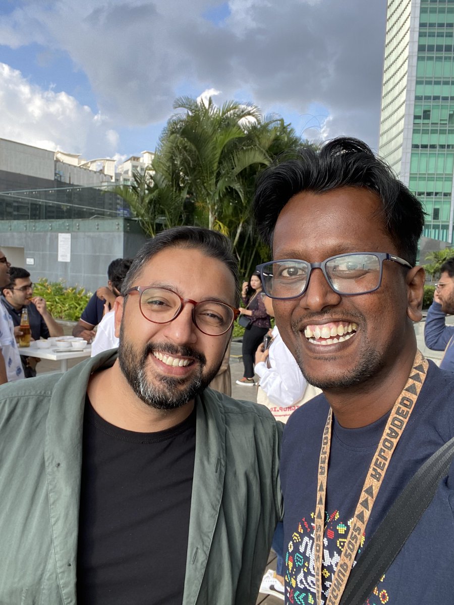 vijay_bhaarath's tweet image. Had a blast meeting some amazing people in #DesignUp22 Made a lot of strong connections:) It’s nice to meet fellow designers in person and I am pumped with positive energy 🔥 Thankyou @DesignUpConf and the volunteers for putting up an amazing event 🎉🎉🎉🎉