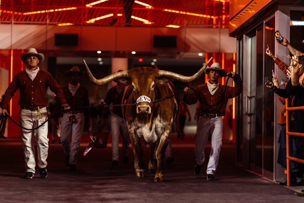 benresa1's tweet photo. @owen_hollenbeck @OB_JasonS @CoachSark @KJJFlood @TexasFootball @FootballMelissa π₯π₯π₯π₯π€πΎπ₯π₯π₯π₯
#StateOnYourChestFamilyOnYourBack
#BullyBall #StartTheEngine #AllGasNoBrakes https://t.co/e4Ue052Od5