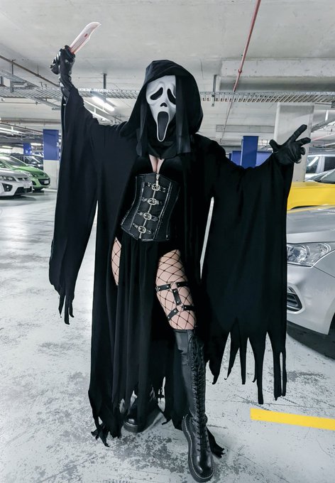 What's your favourite scary movie 💕 https://t.co/HKGEpPi2jN