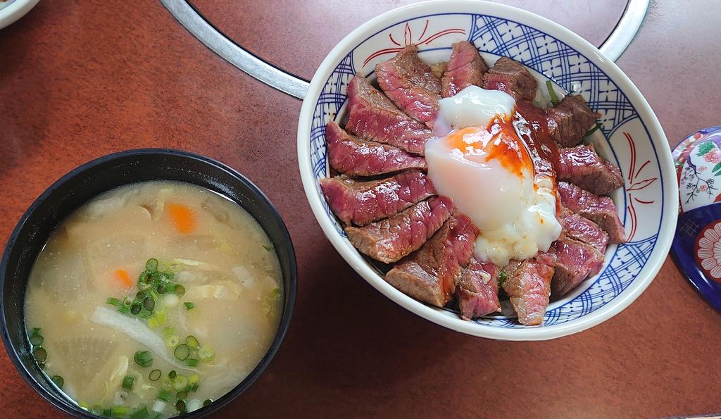 やま康のあか牛丼やら資さんうどんやら湯布院バーガーやら18博多ラーメン(300円)やら旭軒の焼餃子やら直ちゃんとおぐら本店のチキン南蛮やらを喰ろうた
が、台風で3日間宮崎に引きこもるけどネカフェでタフ全巻読むので尊いんだ、絆が深まるんだ 