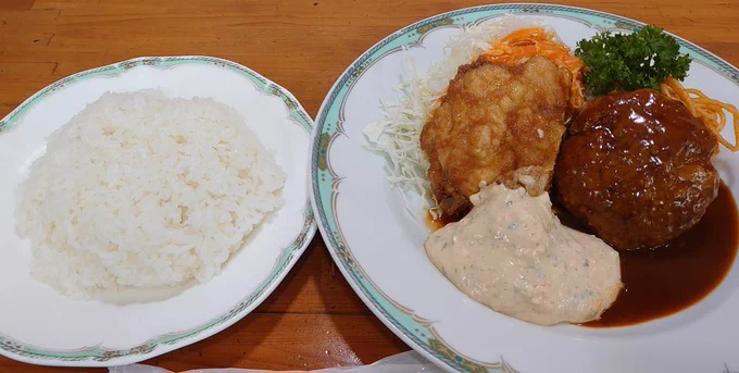 やま康のあか牛丼やら資さんうどんやら湯布院バーガーやら18博多ラーメン(300円)やら旭軒の焼餃子やら直ちゃんとおぐら本店のチキン南蛮やらを喰ろうたが、台風で3日間宮崎に引きこもるけどネカフェでタフ全巻読むので尊いんだ、絆が深まるんだ 