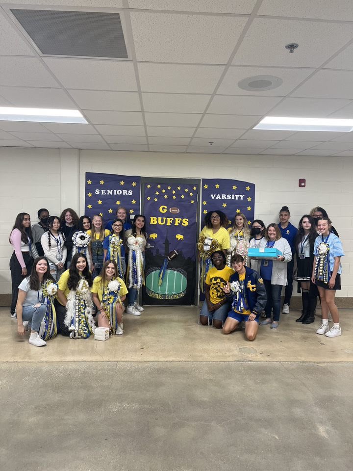 SC_StuCouncil's tweet photo. StuCo celebrated our top 3 winners of our Annual Door Decorating Contest! Congrats Mrs. Frisbey, Ms. Craig, Ms. Solis, and Ms. Hogan! #HOCO22 @SamuelClemensHS https://t.co/z5d90qTu4S