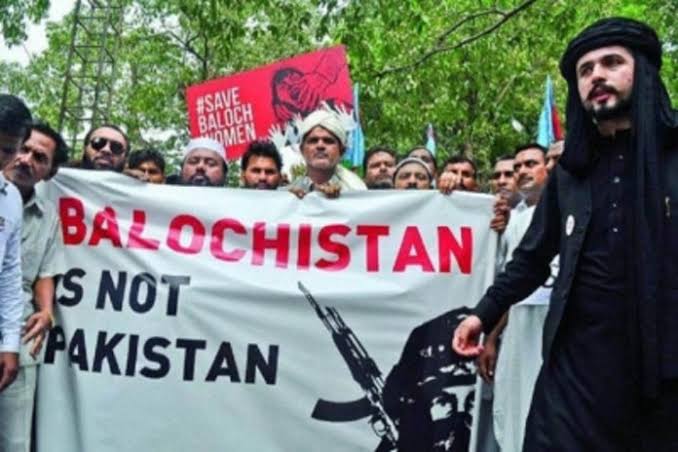 Gurwind79363300's tweet photo. Families of missing persons at D-Chowk right now demanding.
#EndEnforcedDisappearances
#FreeBalochitan #Balochistan #notaxwithoutselfrule #Balochistanfloods2022 https://t.co/T7ga6dldoc