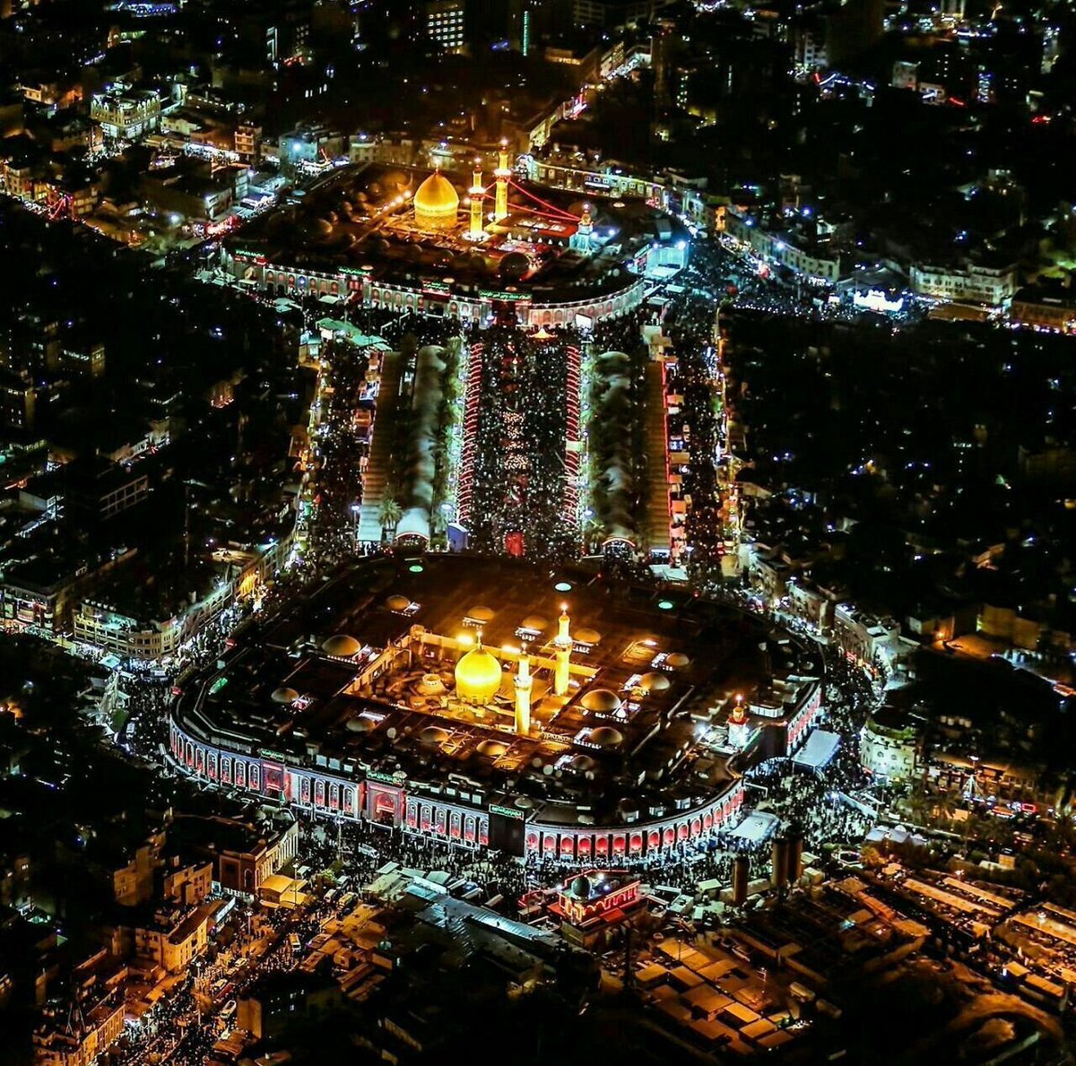 Sayeda_Alavi313's tweet photo. و این جاست بهشت عاشقان اباعبدالله الحسین (علیه السلام)...
#بودنم_در_این_صحن_آرزوست💔
#حب_الحسین_یجمعنا 
#Arbaeen2022 https://t.co/DTWzSTe1qj
