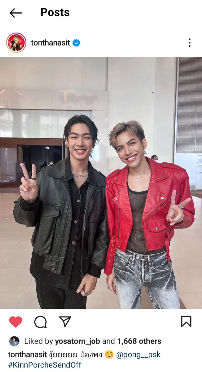 cookiesthebes3's tweet photo. K.Ton: nguiiii noong Pong~~
K.Pete: screaminggggggg
K.Ton: he is mine
K.Pete: your is noong Ta, Pong and Apo is mine
K.Ton: all mine! I'm greedy 
K.Pete: prove your love at Korea first (maybe talk abt concert)
#pong__psk @pong__psk
#KinnPorscheSendOff https://t.co/4vR09l1jBZ