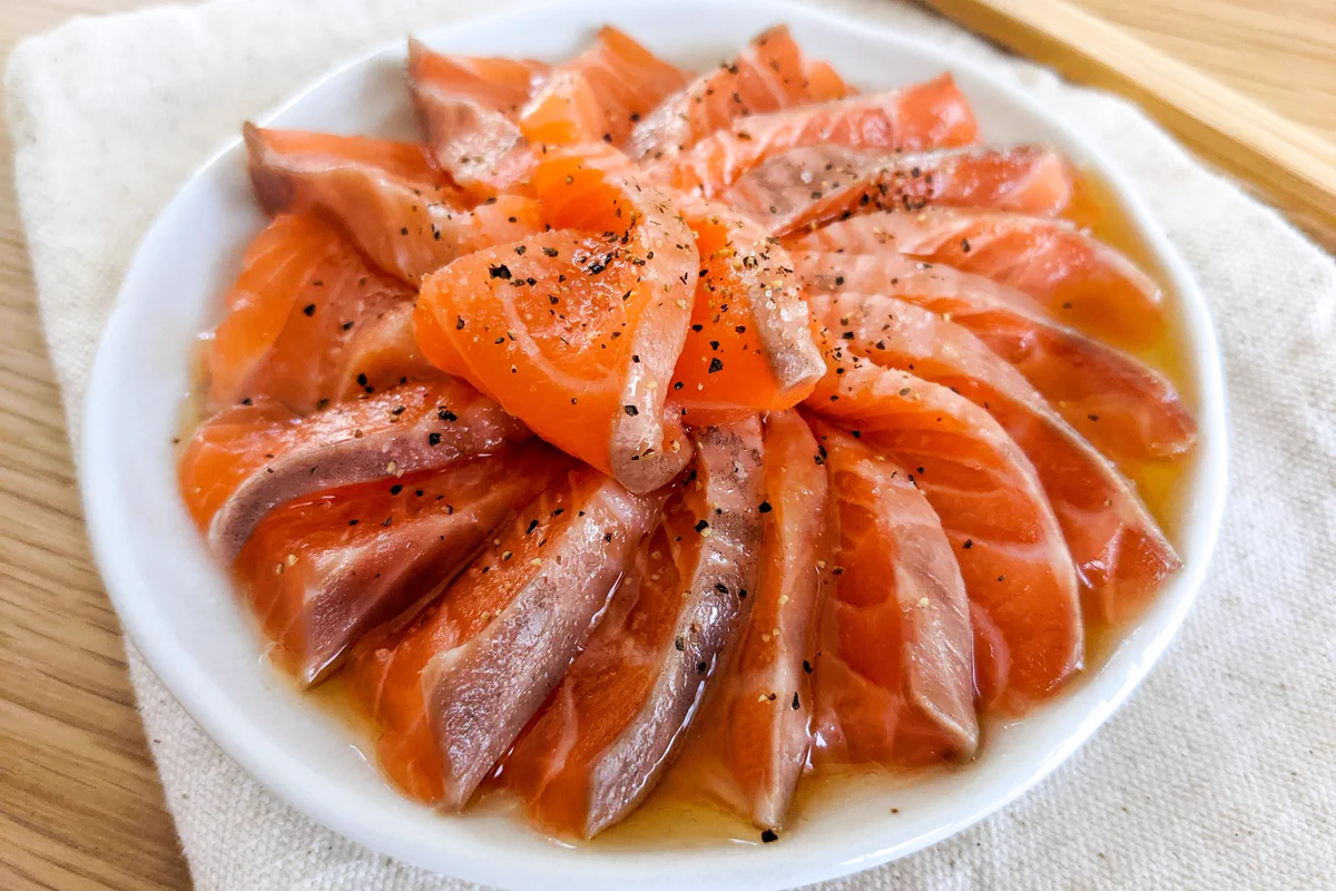 さっぱり美味しい！サーモンを使った、中華風カルパッチョ。