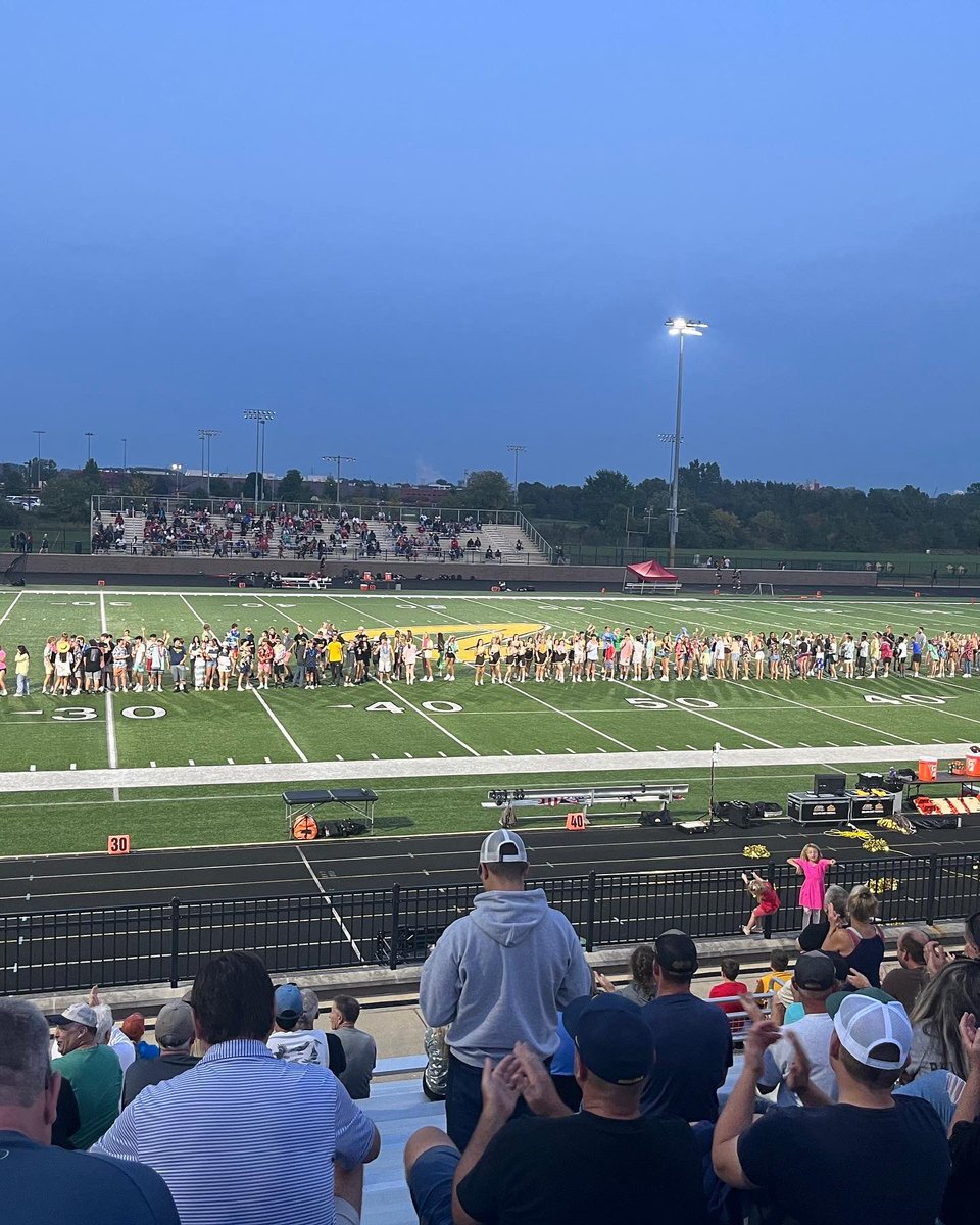 chixsports's tweet photo. Thankful for CHIX Football, our fall student-athletes/coaching staff, the COOP, band and ZE Cheer! #FNL #GoCHIX https://t.co/yByRhObsdu