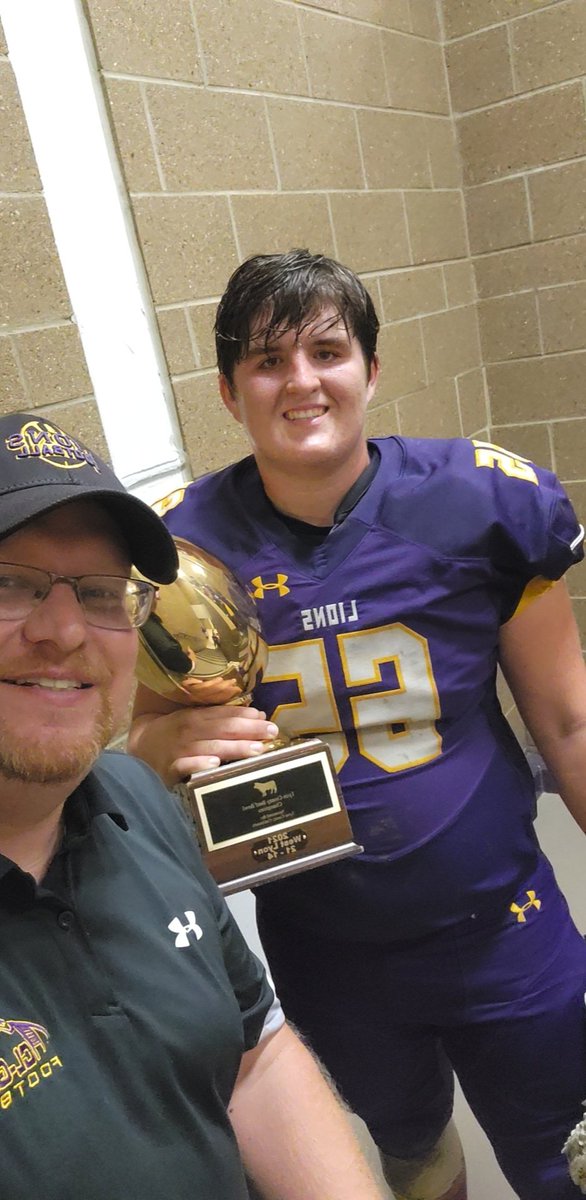 JackrabbitJoel's tweet photo. One Jackrabbit, One Coyote, Both Lions with the Beef Bowl Trophy #CLGLR #LionPride @jacvanwyhe65 https://t.co/VL3sntKGWw