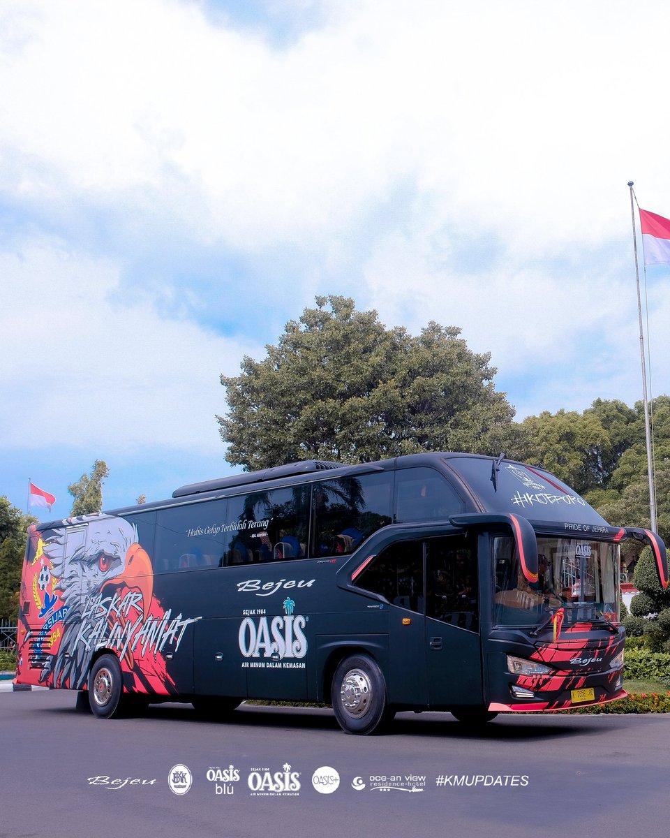 Persijap's tweet photo. Selamat Pagi Jap ✊
Inilah desain livery terbaru gigga 👏
Yang musim ini siap menemani kemanapun Persijap berlaga 🚎

_
#ikijeporo #bejeu #MinumOasis https://t.co/Dol7P8iDTn