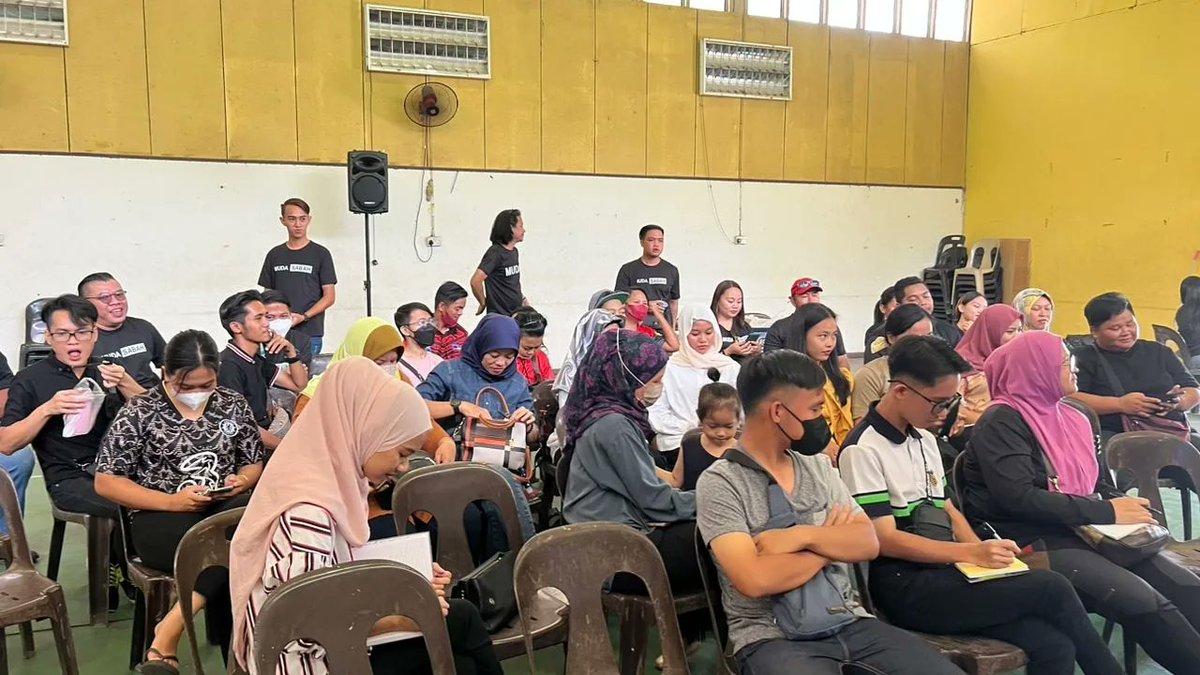 partimudasabah's tweet photo. PACABA 2.0 dan kali ini di Ranau.
Pilihanraya Umum semakin hampir dan kesemua jentera perlu bersiap sedia. Timbalan Pengerusi MUDA Sabah saudari @faezrahrz memberi latihan berkenaan polling dan counting agents kepada ahli dan penyokong MUDA Ranau.
#MUDARanau
#3UntukMalaysia https://t.co/RdonyQeofA