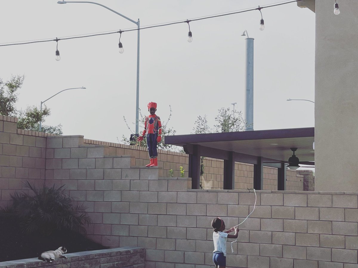 jamal_fades's tweet photo. When your son thinks he really is Myles Morales #BoyWheresYoMomma #HowDidYouGetUpThere #spiderman #WhatHappensDuringTeacherPDdays #mylesmorales #marvel https://t.co/ZeoApDGi3O