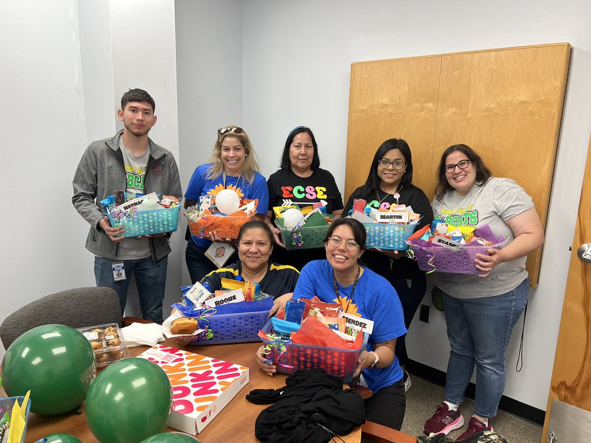 Our <a href="/NISDMeadowVill/">Meadow Village ES</a> Instructional Assistants do it all!! We are blessed to have them! 💚💛🐾 <a href="/LundquistJess/">Jessica Lundquist</a> #MVEignited🔥