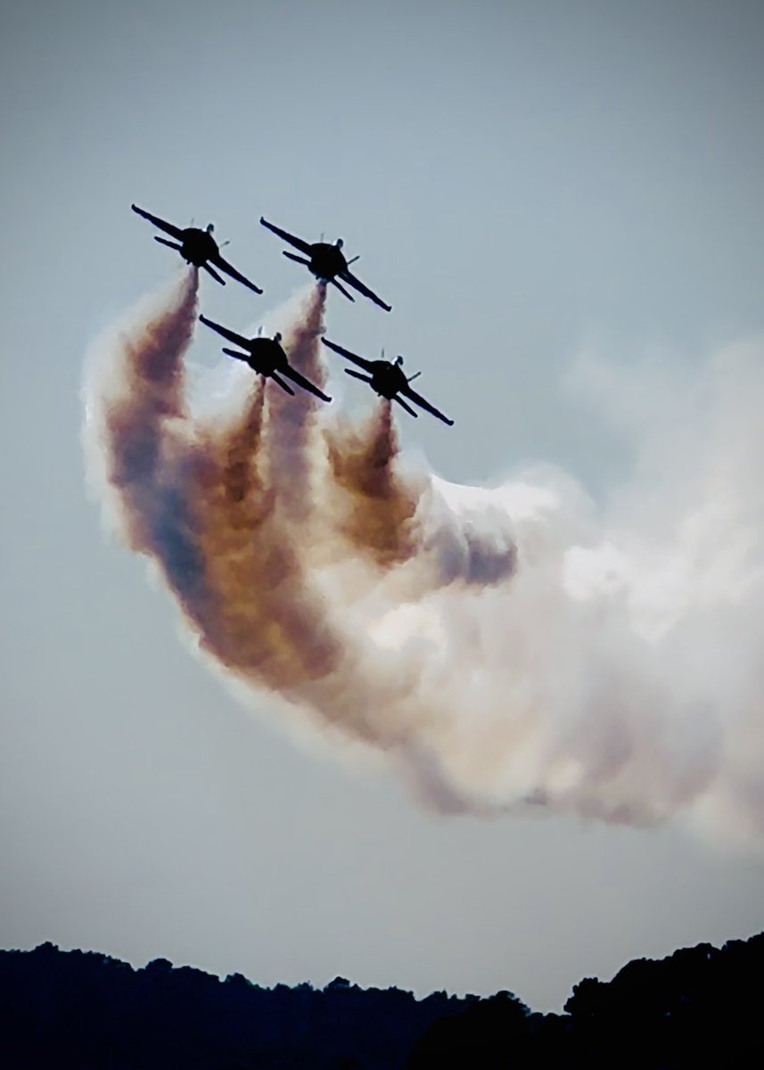 MFox_VBPD's tweet photo. Look up!  Don’t miss the Blue Angels &amp; many others at the NAS Oceana Air Show Sept. 17-18! For more information, visit https://t.co/GEqAHLQaqU. Reminder: Temporary road closures on London Bridge Rd. from Central Dr. to International Pkwy. https://t.co/XI8MZhsjtj