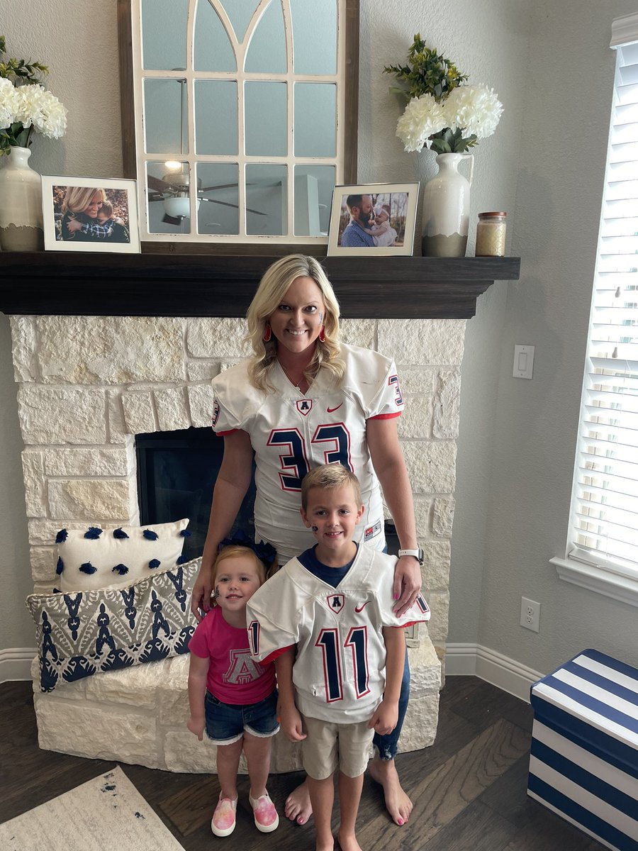 Coach_KThompson's tweet photo. Great game for the Eagles!! Luke and I had a blast repping @StevenGorskiJR and @jkdillard04! #33 #11 #AUp https://t.co/2tj7UpOF4O