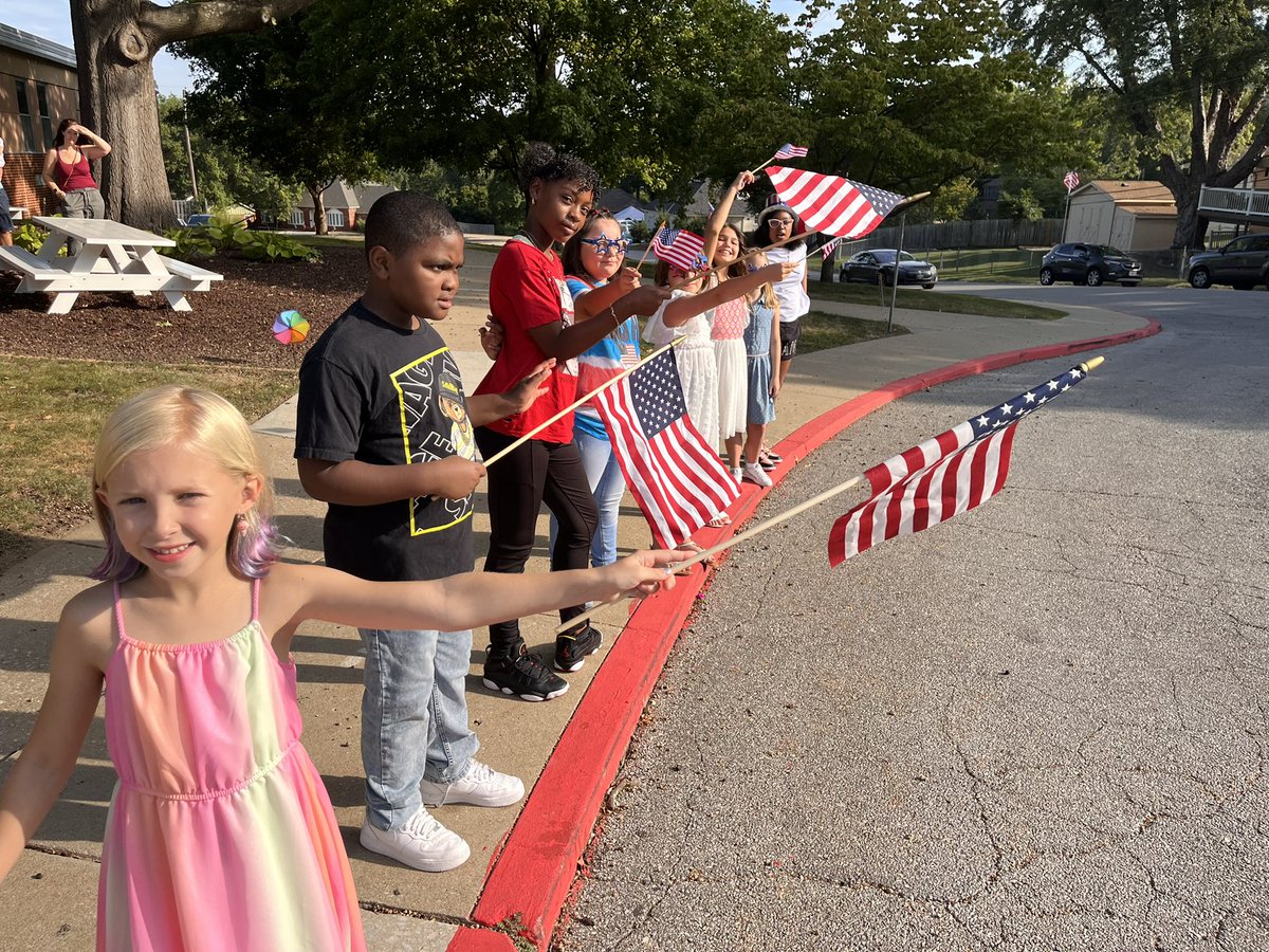 MrLeviSmith's tweet photo. #isdstrong @lufflions celebrated their patriotism today by singing around the flagpole this morning. From handmade flags to the ones hanging in our classrooms, we showed our appreciation for freedom, liberty, and justice! #luffpride https://t.co/4gtIPE21Fy