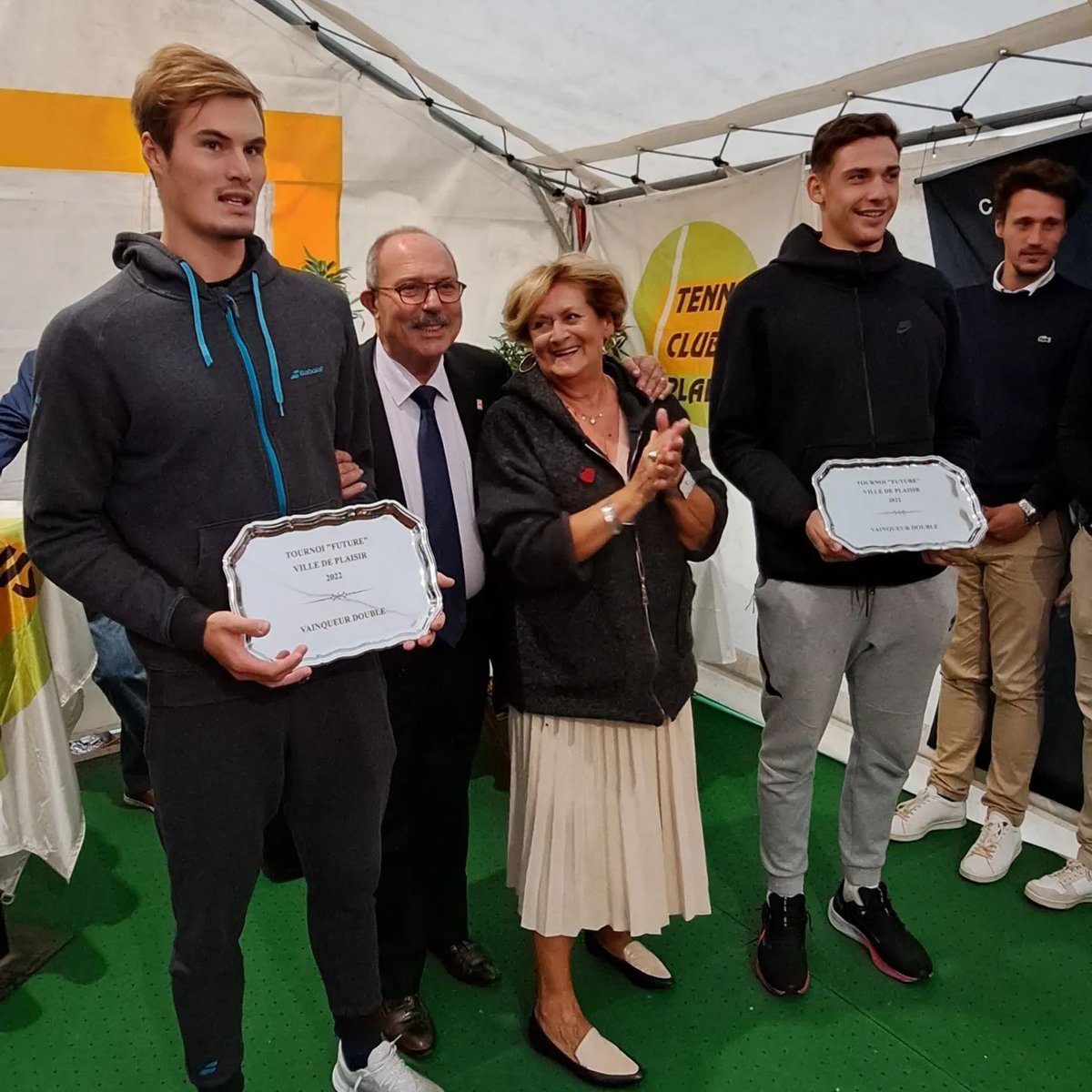 Not_Esportivas's tweet photo. ITF TENNIS!
Parabéns aos duplistas campeões, o francês Arthur Bouquier (🇫🇷) e o alemão Niklas Schell (🇩🇪) que conquistaram o @worldtennis de M25+H de Plaisir na França.
#ITFWorldTennisTour #ITFtennis #tennis #FFT #tennisclubplaisir #tcplaisir #ArthurBouquier #NiklasSchell https://t.co/kk6BFlGmyX