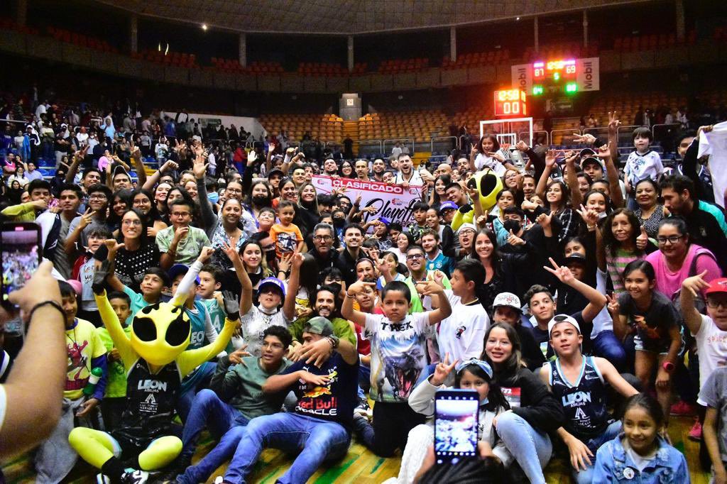 LNBPoficial's tweet photo. FELICIDADES @abejasdeleon POR SU PASE A LOS #playoffs2022🏀 

@LNBPoficial 🏀 #Temporada2022 #JuNtoShACiEnDoHiSToRiA #SoMoSImPaRaBLEs @moltenmex @sisnovamx @puntochg https://t.co/GBKk4WtCns