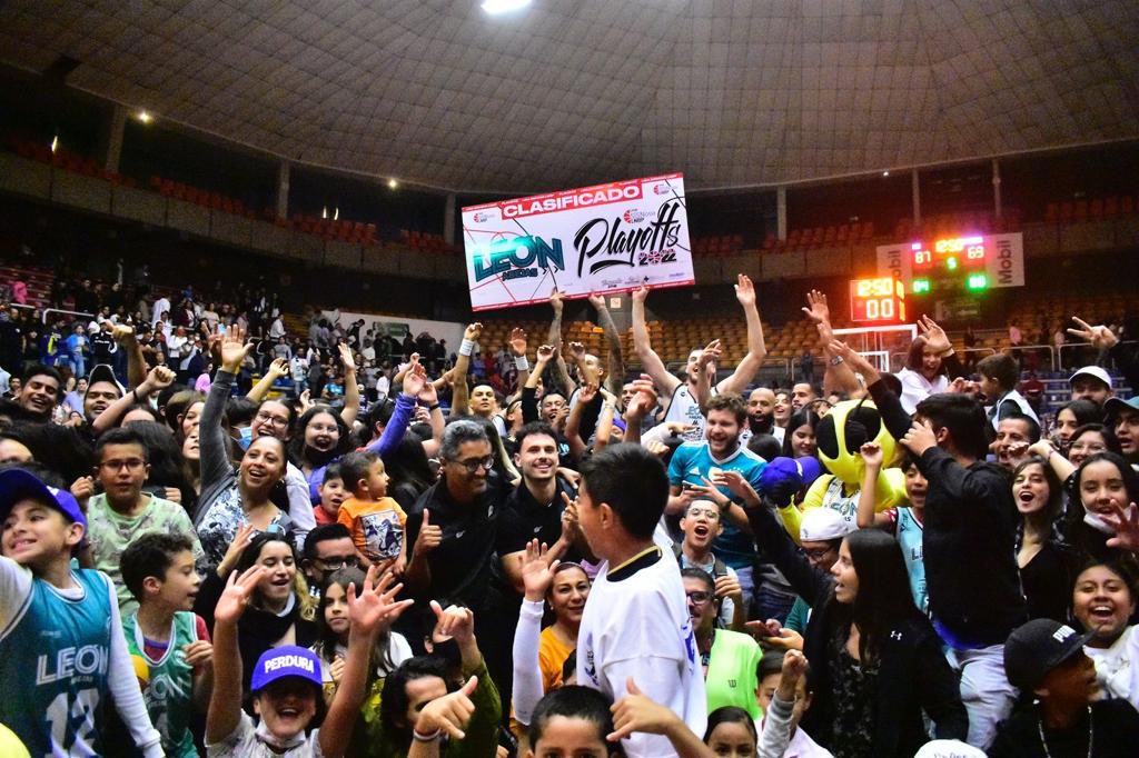 LNBPoficial's tweet photo. FELICIDADES @abejasdeleon POR SU PASE A LOS #playoffs2022🏀 

@LNBPoficial 🏀 #Temporada2022 #JuNtoShACiEnDoHiSToRiA #SoMoSImPaRaBLEs @moltenmex @sisnovamx @puntochg https://t.co/GBKk4WtCns