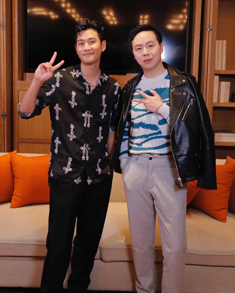 RockyChung2's tweet photo. With #EricChou #Eric周兴哲  Congrats for ur bangkok fan meeting and thanks for recording my show 
#thailandcomingXericchou #rockychung #钟慕岳 https://t.co/VIMbuFpRty