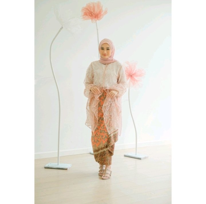 Anfiehere's tweet photo. Outer ini cantik banget gaisss 🤩✨ cocok banget dipake buat kondangannn 😍
🔗 https://t.co/Fffk14uO71
Tags: #racunshopee #outercantik #shopeehaul #kondangan https://t.co/JRAOO2gWLw