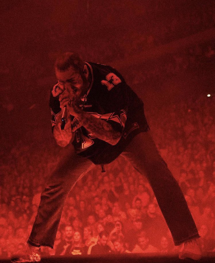 dechinobae's tweet image. they tried to put me on the cover of vogue but my legs were TOOOOOO LONGGGGG