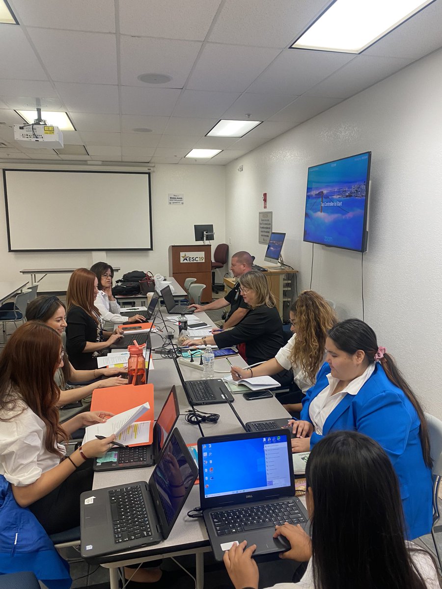 T.A.F.E. area 9 Officers planning for The Anual Regional Conference 🍎✏️<a href="/dahliaacosta14/">Dahlia Acosta</a> <a href="/ElDoradoHSTAFE/">ELDO.TAFE</a> @TAFE_MHS @EHS_TAFE