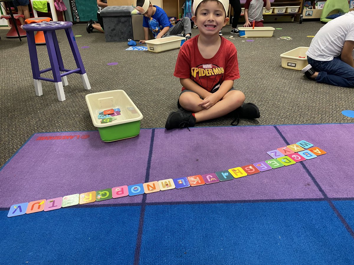 Rocking stations in kindergarten ❤️ <a href="/HumbleISD_OE/">Oaks Elementary</a>