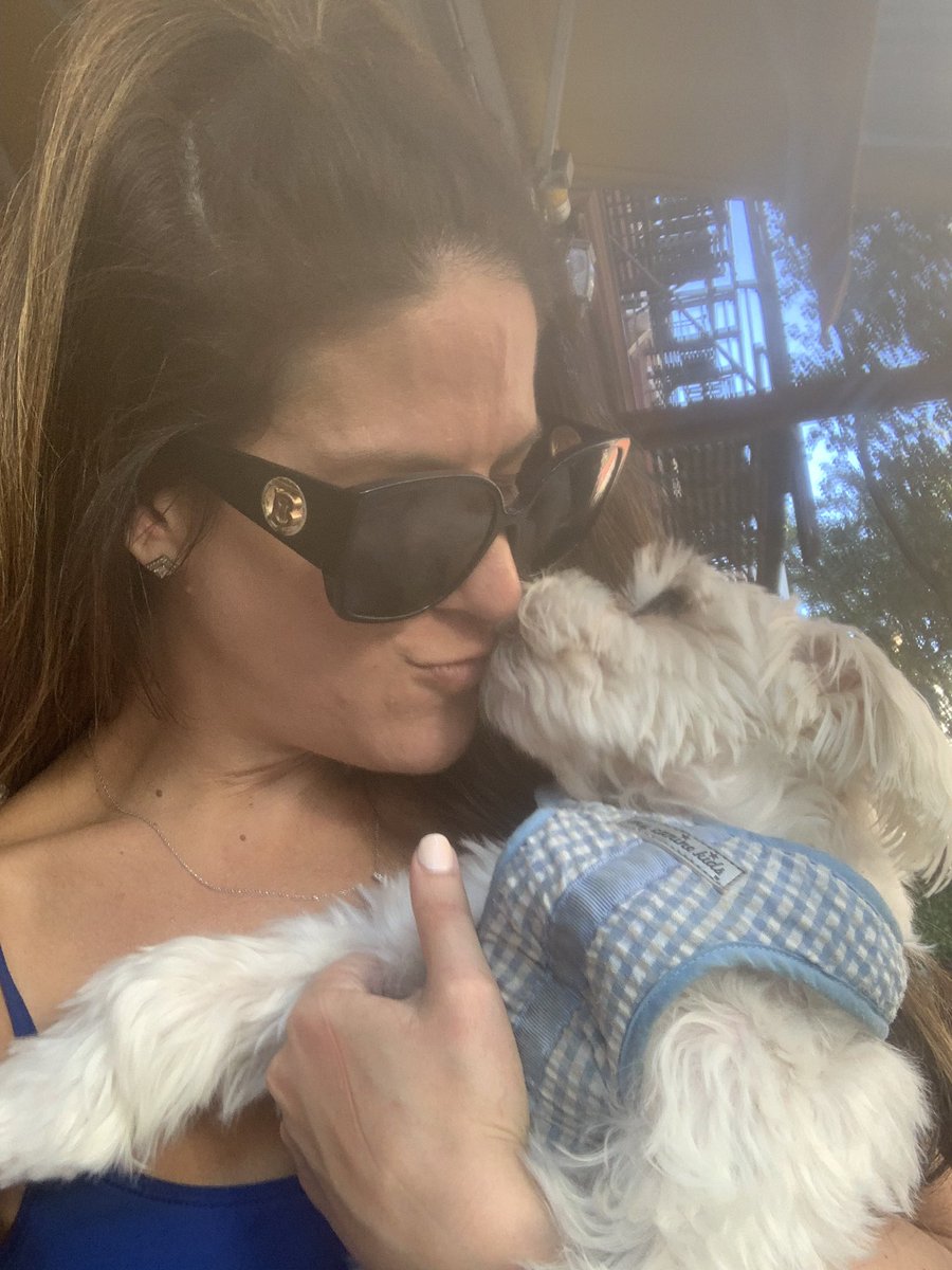 PuppyCapone's tweet photo. #puppykisses https://t.co/V0JDRPYNOY