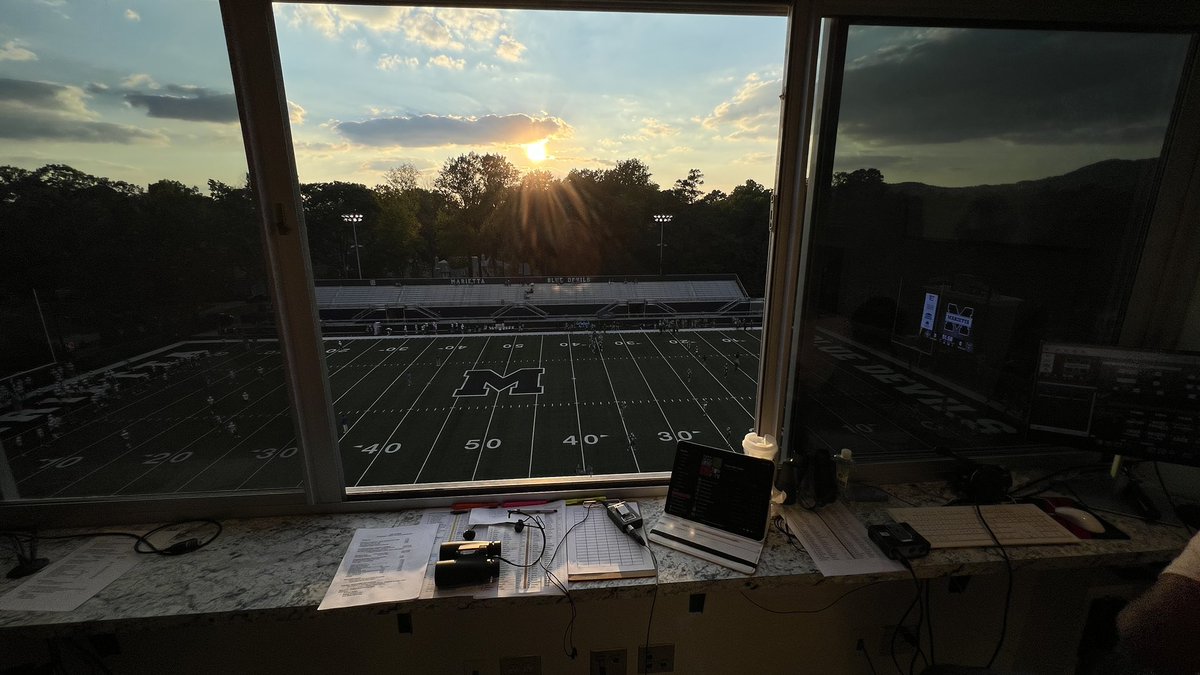 TMayerTV's tweet photo. It’s #FridayNightLights at @MariettaCitySch @MHSFBFAMILY hosting @walton_raiderfb #homecoming @MariettaGAhs #MHSBlueDevils #MariettaBlueDevils #PAGameDay #PAannouncer https://t.co/L8zNH3Lyb0