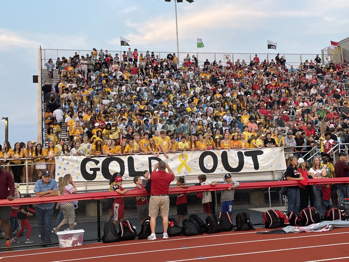 cv_principal's tweet photo. Cumberland Valley Student Section…Let’s go Eagles ⁦@FlyCVEagles⁩ ⁦@CVHS_Football⁩ https://t.co/2f0KzNO3ac