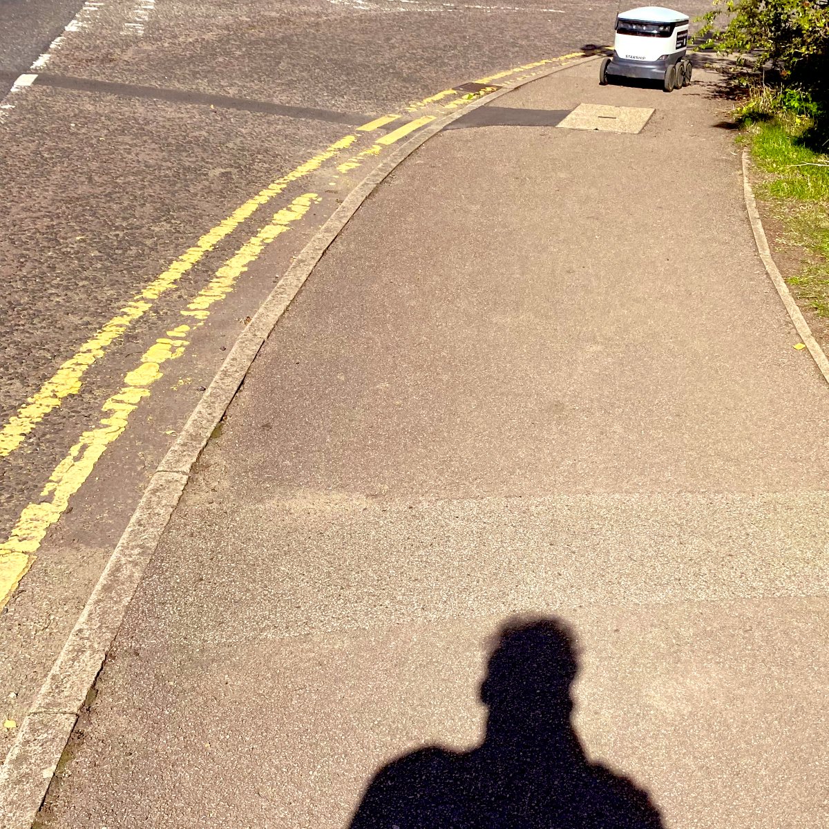 UKHaunted's tweet photo. Move or hold my ground? 🤖 A 🤣 #RobotsAreComing https://t.co/4HytjcPDgC
