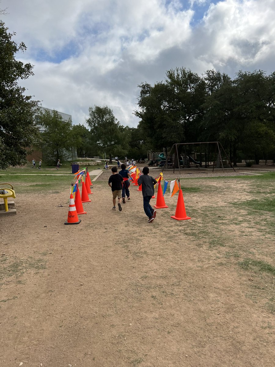 CoachSpelmanPE's tweet photo. Great day for our Marathon Kids kick-off! @BaldwinBobcats @MarathonKids #BetterTogether @AISDHealthPE https://t.co/F8vWqwdk8x