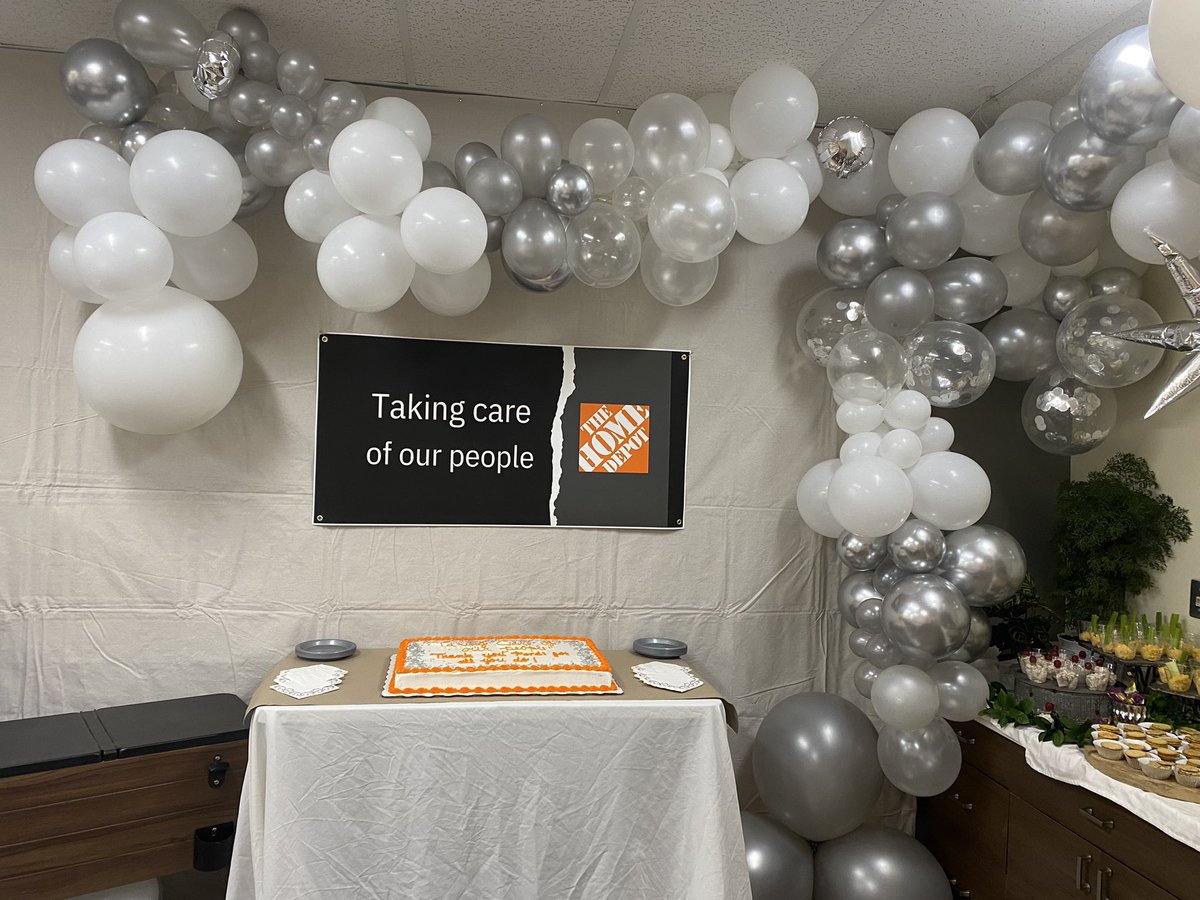 SMaurice2's tweet photo. We had the pleasure of surprising @FerdiMongo today with an Angel Award.  Thank you to his team for an awesome day and thank you Ferdi for living our values!  😇🧡 @DaveRebtoy https://t.co/3pyam7GUgG