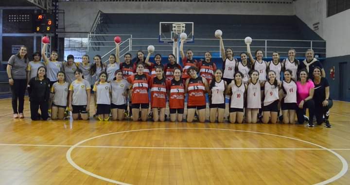 ¡¡Vamos, vamos, a mover las manos!!

Hoy, en #Montecarlo y #Eldorado, 
✋🏼🤚🏼 estuvieron muy activas.

En la continuidad de los Juegos Deportivos Misioneros, el Alto Paraná tuvo dos sedes para la definición de Handball, Cestoball y Básquet.
🏐🏀🏐🏅