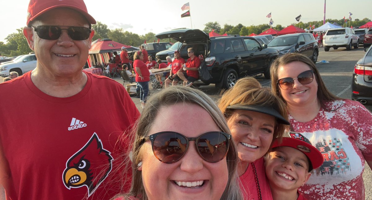 JaymeSanders's tweet photo. #gocards ❤️🖤 https://t.co/3ve0be9kgP