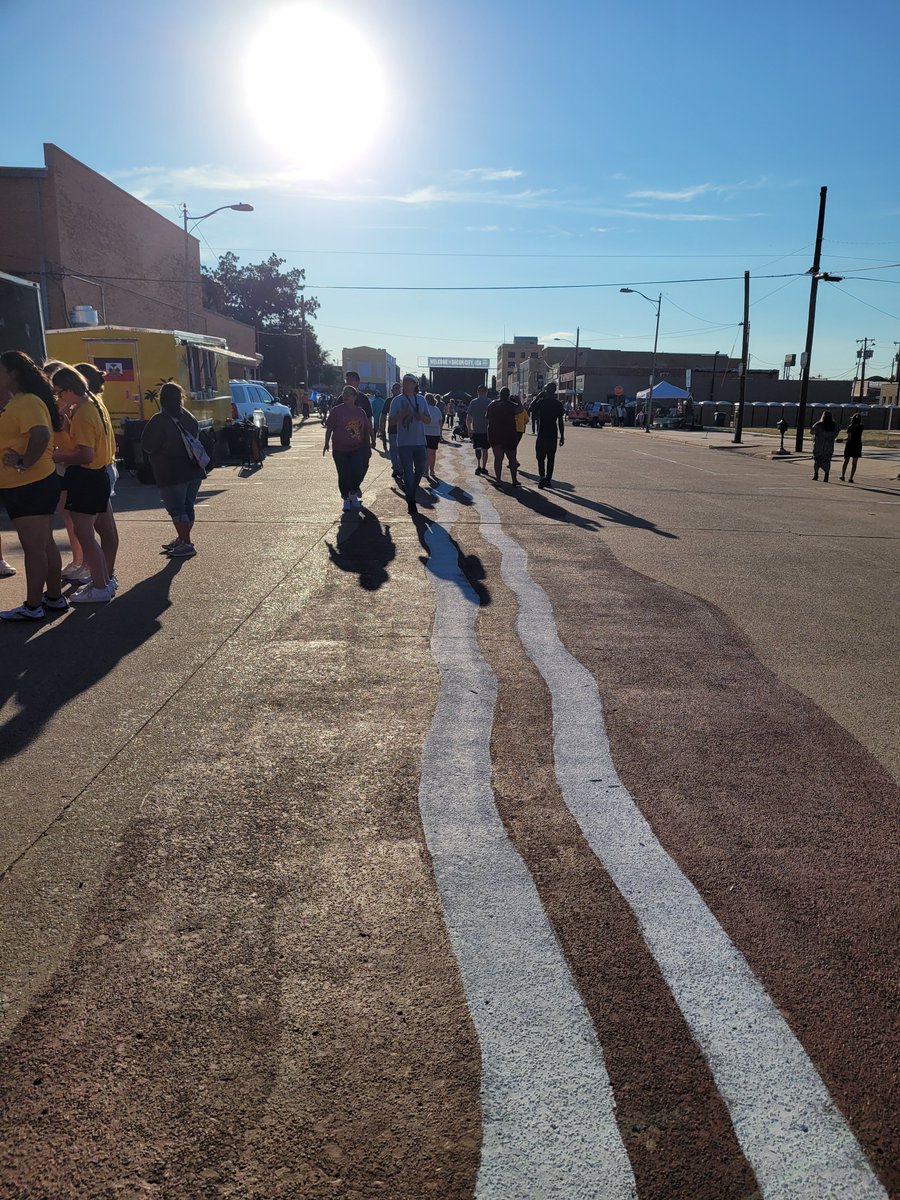 walkereditor's tweet photo. Hanging out on the #baconstrip @WrightBacon bacon city usa. Ready for @randyrogersband to sizzle in a bit. https://t.co/3LCrmFnIp9