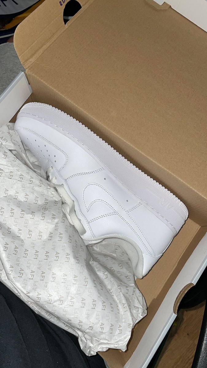 SorryForSimpinn's tweet image. Finally got my hands on some all white forces. 😭😭😭