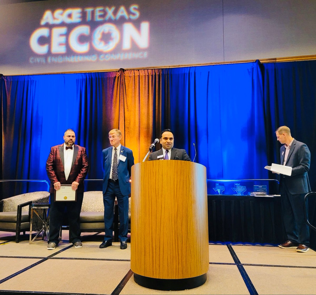 ASCE Dallas branch received Outstanding Section and Branch award for 2021 at this year's #CECON! 🥇 

#ASCEDallas #ASCE