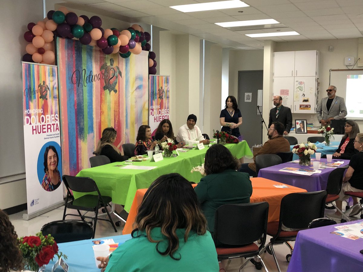 APLaurel's tweet photo. What an incredible way to celebrate Mexican Independence Day 🇲🇽 and kick-off National Hispanic/Latino Heritage month @boycphs ! Today, our school community and CPS Network 8 had the pleasure of hosting and honoring labor leader and civil rights icon @DoloresHuerta ! #SiSePuede ✊🏽 https://t.co/8YYkzLpxef