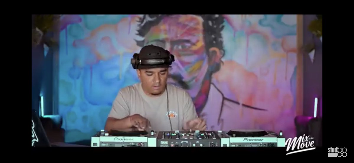 MixedChronical's tweet photo. Your PM 🔥 enjoy! | @RyanTheDJ @Studio_88 https://t.co/aygMStr8SK #hiphop #vinyl #rap #FridayVibes #chill #90s #oldschool #MixOnTheMove https://t.co/H3xmDop7lJ