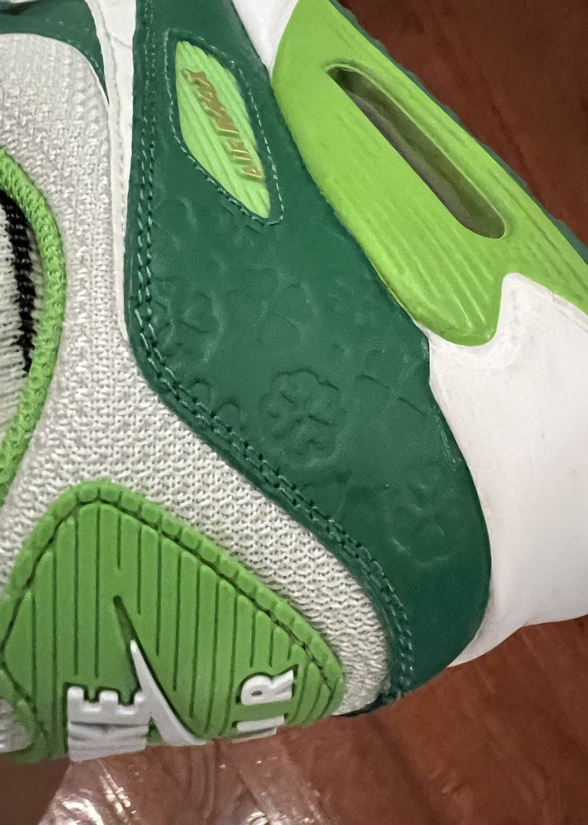 Kai_Gudmestad's tweet photo. @OfficialAmyIvey @SeabaughAmanda @EricaLamS2 #airmax90 St. Patrick’s for good luck on an amazing #iphonelaunchday! https://t.co/HtHCehEwD0