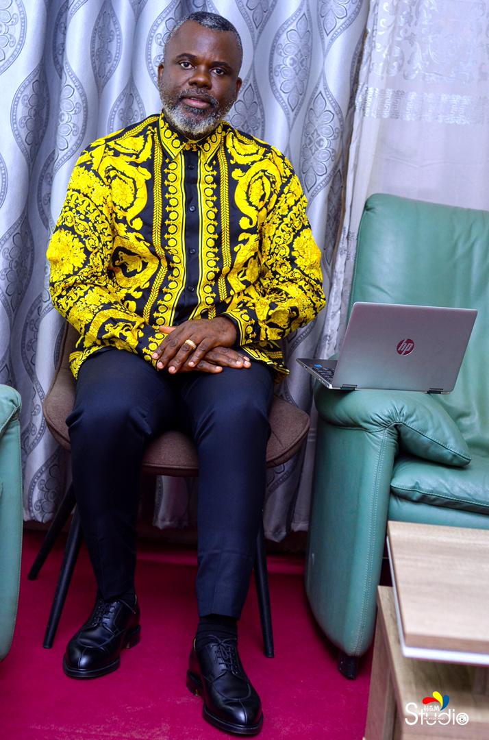 Ce weekend, méditons ensemble cette pensée de Georges Orwell qui stipule:

" Un peuple qui élit des corrompus, des renégats, des imposteurs, des voleurs et des traîtres, n'est pas victime ! Il est complice".

#Congolais, réveillons nous.

Bon weekend à tous