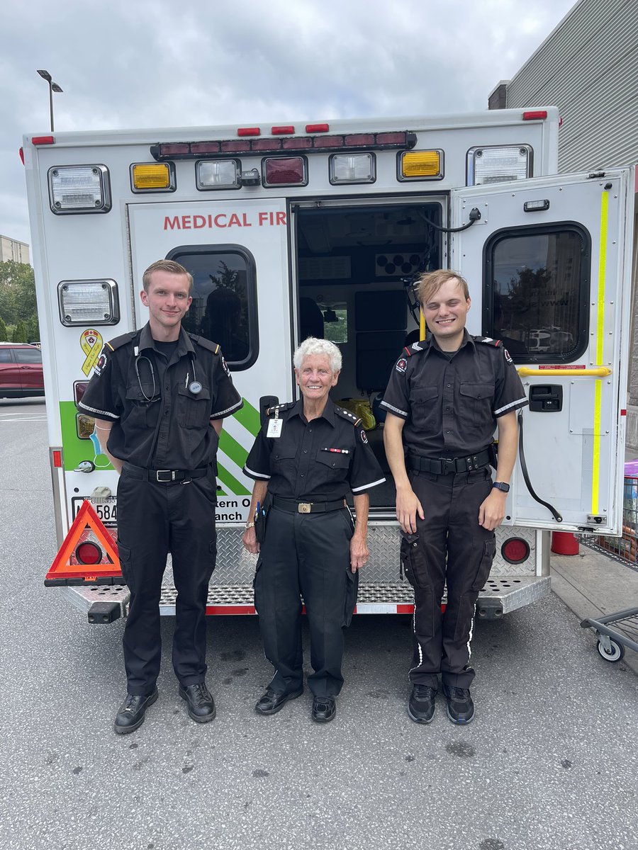 Our London-Middlesex Medical First Responders Jesse, Elizabeth and Kevin doing some community outreach work at London Costco North on 12 September. Great work team! #sja #ldnont #communitysupport