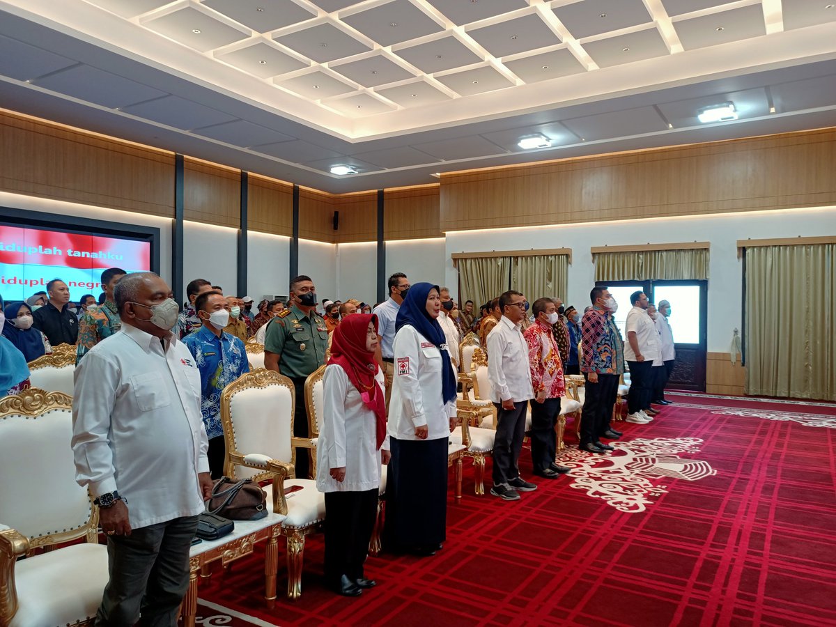 Ketua Dewan Kehormatan dan Pengurus PMI Prov Kaltim menghadiri acara Penyerahan Piagam Penghargaan Donor Darah Sukarela yang dilaksanakan oleh UDD PMI Kota Samarinda dalam rangka Hari Ulang Tahun PMI ke 77 di Rumah Jabatan Walikota Samarinda 

#DonorItuKeren #Hut77PMI