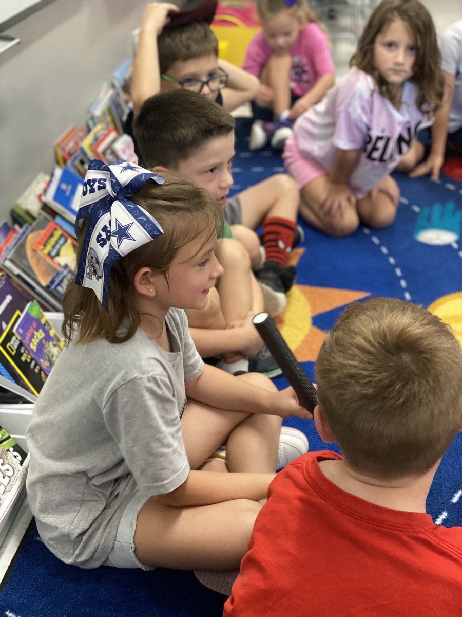 fultondl7's tweet photo. When the teacher has a splint on her finger because she shut it in the door and everybody wants to share a connection, it might be time for a circle. ❤️🙂 #osestars #lisdone https://t.co/HrCGWROFER