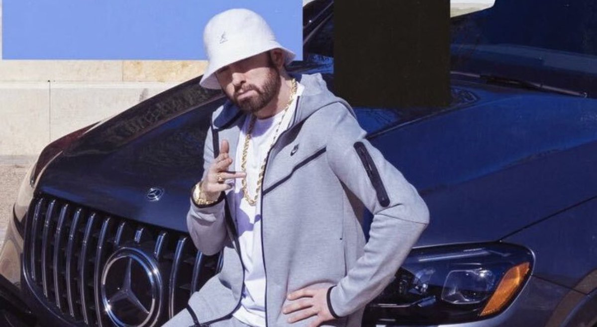 FEMINEM72's tweet image. @Eminem is so cute 🥰

#ReviveRevival #Streamrevival #EminemRevival #Eminem ❤️