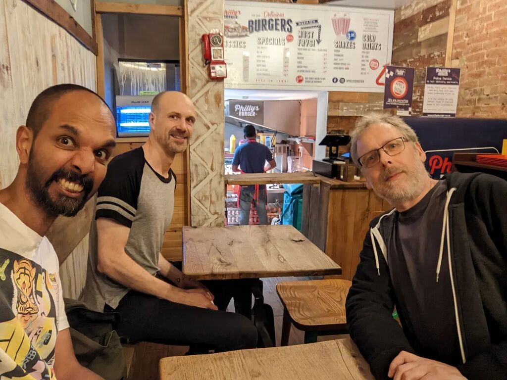 tigermendoza's tweet photo. Pre-gig burger time 🍔
HUGE thanks to @mannequin8603, O Moon and everyone that boogied with us tonight at The Port Mahon!
Next TM gig: Playing @truckoxford as part of the @divineschism 10th birthday weekend on 2nd October!
#livemusic #OxfordMusic #IAATM https://t.co/qVGc0dVcPa