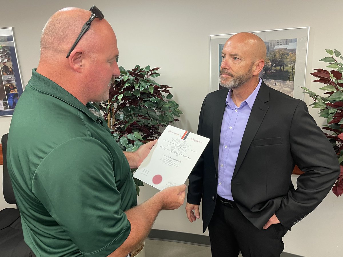 Our Board of Directors Chair, Don Denne, presented the St. John Ambulance Lifesaving Award with silver pin and AED device to Sergeant Todd Pearce of the Windsor Police Service for an extraordinary act of lifesaving in Windsor on 16 July 2021. #savinglives #Windsor #wps #sja